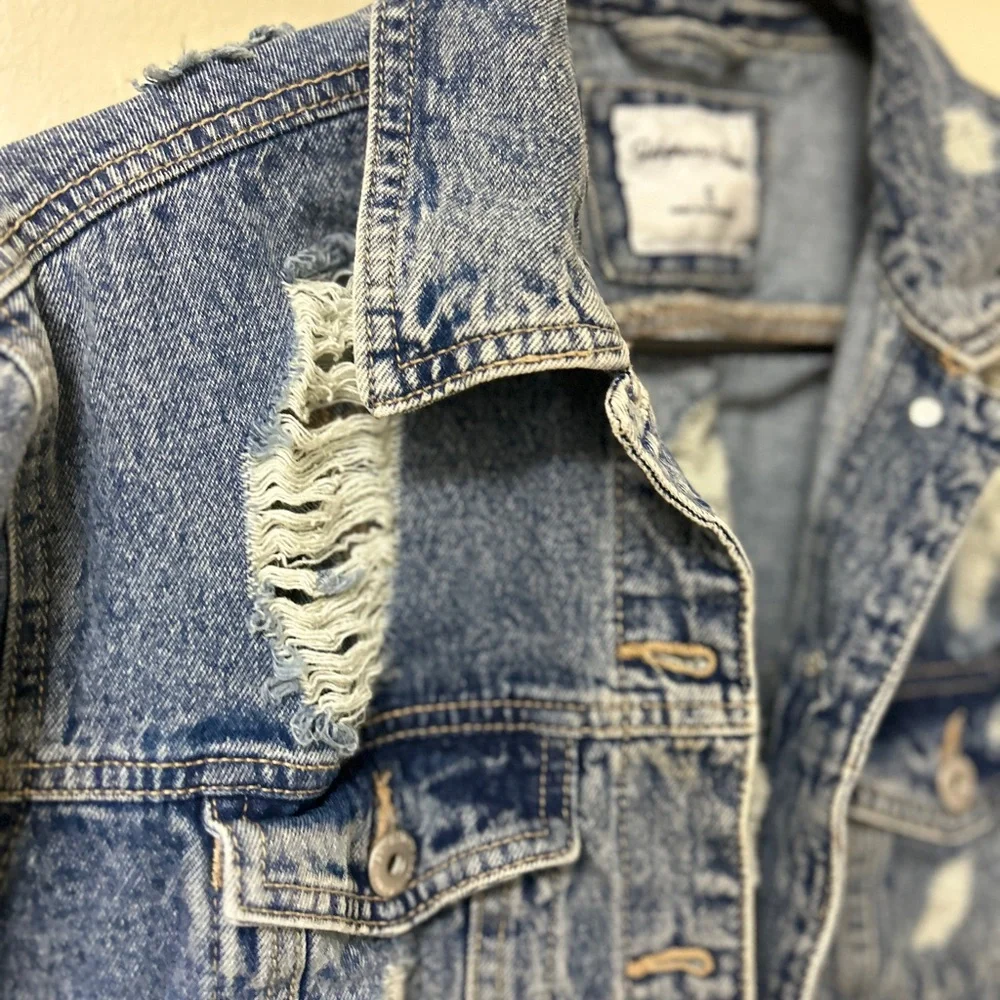 Highway Jeans Distressed Denim Jacket womens size small‎